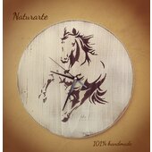 Naturarte Orologio da parete in legno massello sbiancato con incisione cavallo