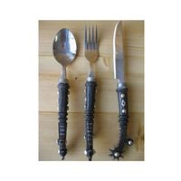 Set di posate cucchiaio, forchetta e coltello in stile western